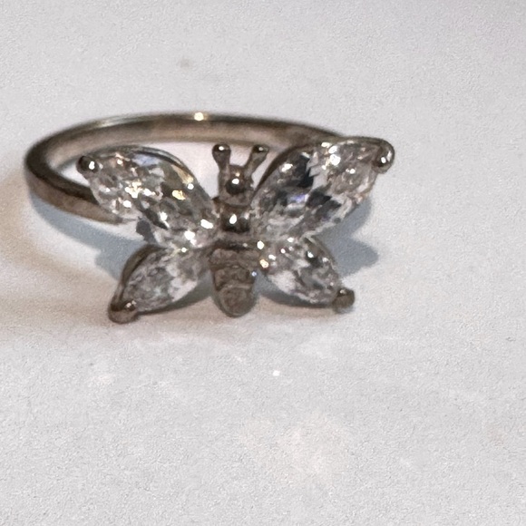π¦ Dazzling Vintage Sterling Silver Butterfly Ring β Marquise-Cut Sparkle! β¨π - Picture 11 of 16